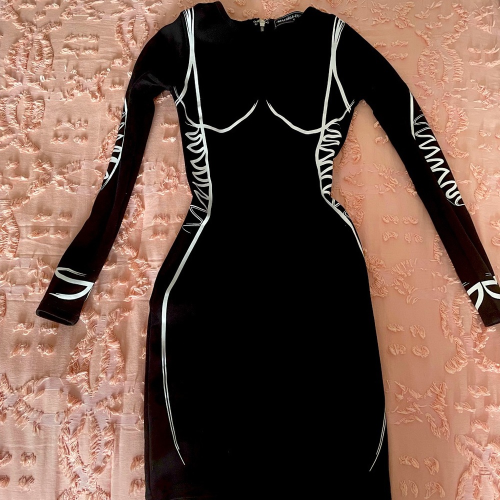 Unique Black Dress Markings Manière De Voir